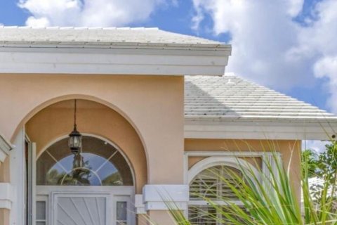 House in West Palm Beach, Florida 3 bedrooms, 210.98 sq.m. № 2084719 - photo 4