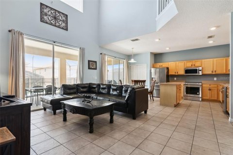 House in Davenport, Florida 6 bedrooms, 257.43 sq.m. № 2212877 - photo 15