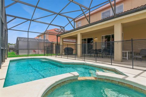 House in Davenport, Florida 6 bedrooms, 257.43 sq.m. № 2212877 - photo 3