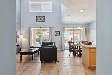 House in Davenport, Florida 6 bedrooms, 257.43 sq.m. № 2212877 - photo 14