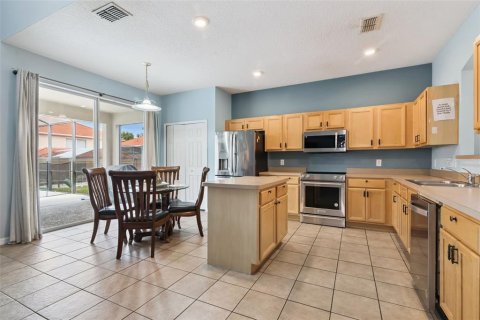 House in Davenport, Florida 6 bedrooms, 257.43 sq.m. № 2212877 - photo 5