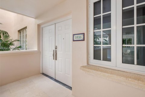 Condo in Miami Beach, Florida, 3 bedrooms  № 2013481 - photo 24