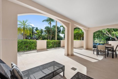 Condo in Miami Beach, Florida, 3 bedrooms  № 2013481 - photo 2