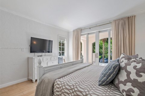 Condo in Miami Beach, Florida, 3 bedrooms  № 2013481 - photo 18
