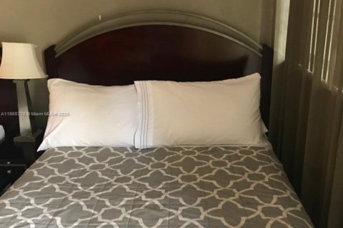 Condominio en venta en Hallandale Beach, Florida, 1 dormitorio, 29.73 m2 № 1979311 - foto 3