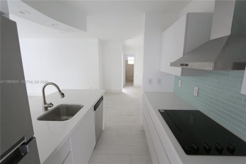 Condo in Miami Beach, Florida, 1 bedroom № 2048448