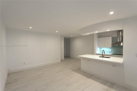 Condominio en alquiler en Miami Beach, Florida, 1 dormitorio, 59.55 m2 № 2048448 - foto 2