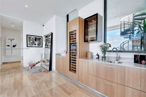 Condo in Miami, Florida, 4 bedrooms  № 1490747 - photo 5