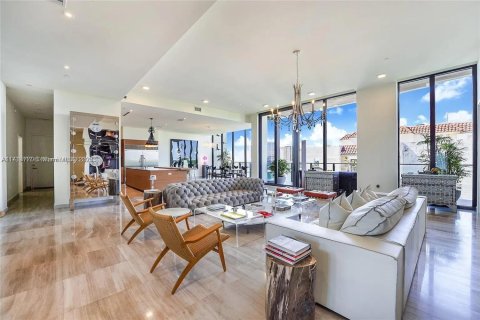Condo in Miami, Florida, 4 bedrooms  № 1490747 - photo 2