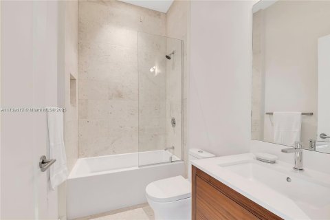 Condo in Miami, Florida, 4 bedrooms  № 1490747 - photo 21