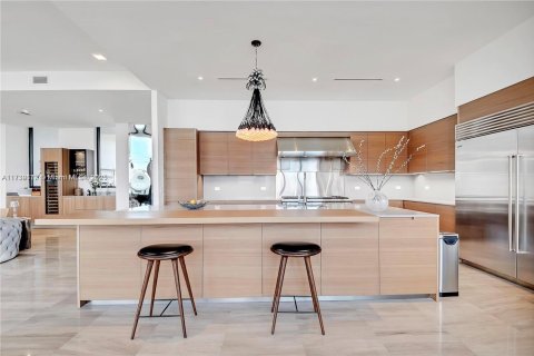 Condo in Miami, Florida, 4 bedrooms  № 1490747 - photo 9