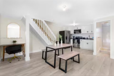 Снять в аренду виллу или дом в Форт-Лодердейл, Флорида 1 спальня, 297.01м2, № 2025651 - фото 3