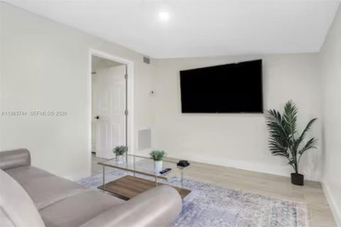 Снять в аренду виллу или дом в Форт-Лодердейл, Флорида 1 спальня, 297.01м2, № 2025651 - фото 5