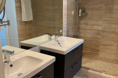 Купить кондоминиум в Майами, Флорида 2 спальни, 121.05м2, № 1933987 - фото 13