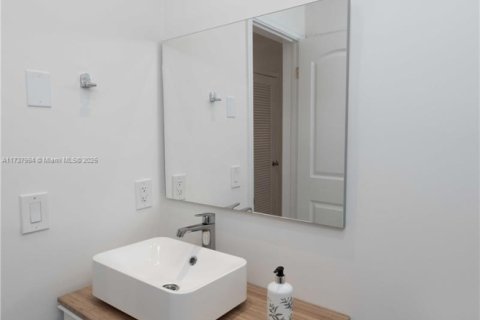 Купить кондоминиум в Форт-Лодердейл, Флорида 1 спальня, 68.19м2, № 1957752 - фото 12