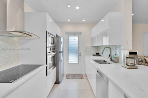 Купить кондоминиум в Форт-Лодердейл, Флорида 1 спальня, 68.19м2, № 1957752 - фото 3