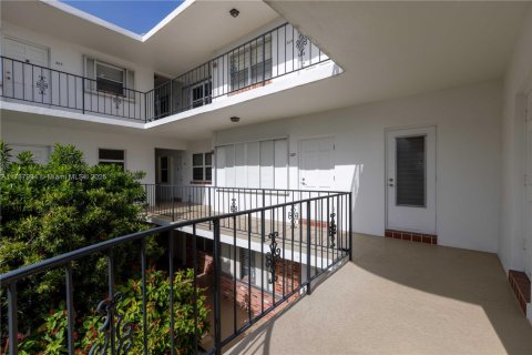 Купить кондоминиум в Форт-Лодердейл, Флорида 1 спальня, 68.19м2, № 1957752 - фото 19