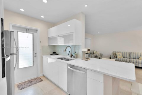 Купить кондоминиум в Форт-Лодердейл, Флорида 1 спальня, 68.19м2, № 1957752 - фото 2