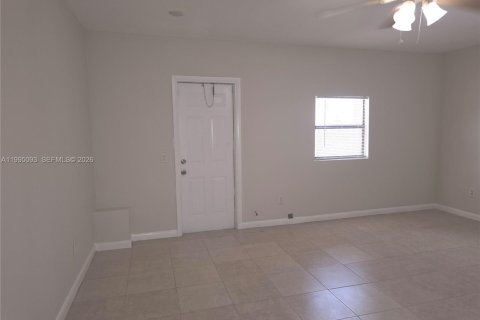 House in Hollywood, Florida 2 bedrooms, 243.87 sq.m. № 2062615 - photo 16