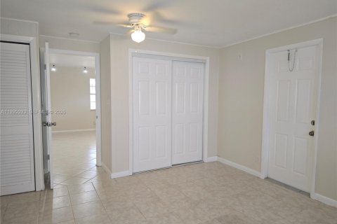 House in Hollywood, Florida 2 bedrooms, 243.87 sq.m. № 2062615 - photo 14