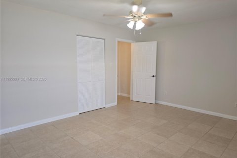 House in Hollywood, Florida 2 bedrooms, 243.87 sq.m. № 2062615 - photo 18