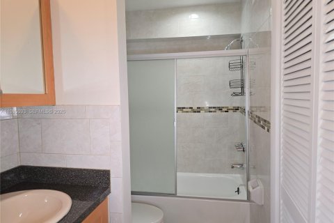 House in Hollywood, Florida 2 bedrooms, 243.87 sq.m. № 2062615 - photo 9