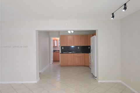 House in Hollywood, Florida 2 bedrooms, 243.87 sq.m. № 2062615 - photo 4