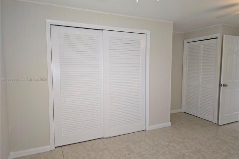 House in Hollywood, Florida 2 bedrooms, 243.87 sq.m. № 2062615 - photo 13