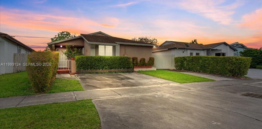 Casa en Miami, Florida 3 dormitorios, 115.57 m2 № 2058176