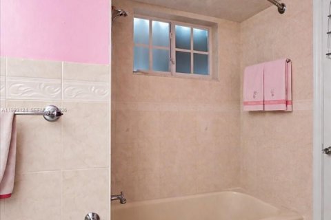 Casa en venta en Miami, Florida, 3 dormitorios, 115.57 m2 № 2058176 - foto 29