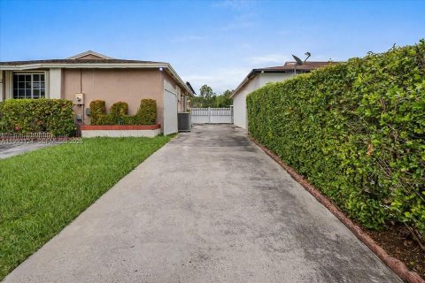 Casa en venta en Miami, Florida, 3 dormitorios, 115.57 m2 № 2058176 - foto 8