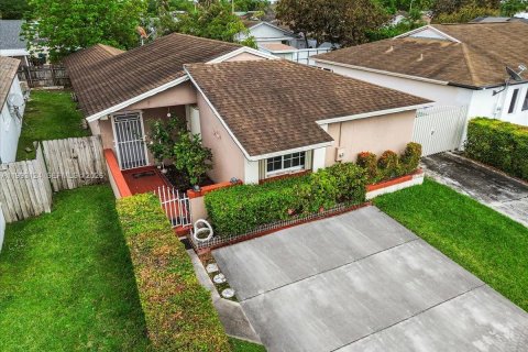 Casa en venta en Miami, Florida, 3 dormitorios, 115.57 m2 № 2058176 - foto 7