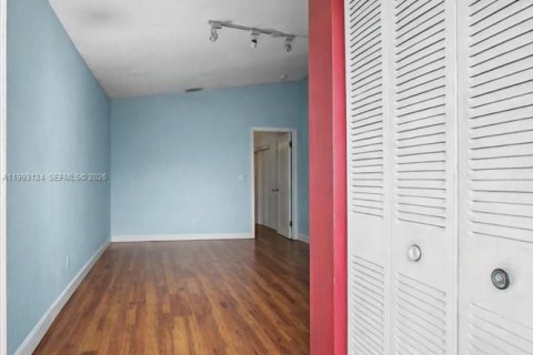 Casa en venta en Miami, Florida, 3 dormitorios, 115.57 m2 № 2058176 - foto 12