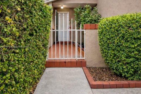 Casa en venta en Miami, Florida, 3 dormitorios, 115.57 m2 № 2058176 - foto 5