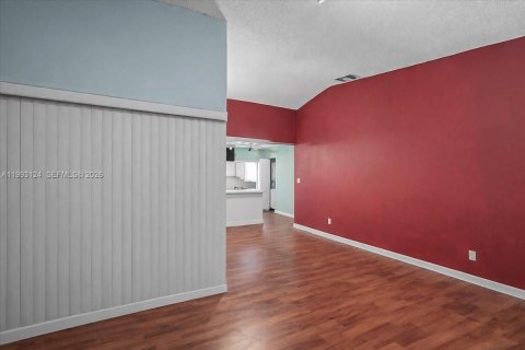 Casa en venta en Miami, Florida, 3 dormitorios, 115.57 m2 № 2058176 - foto 14