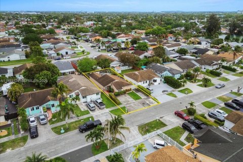 Casa en venta en Miami, Florida, 3 dormitorios, 115.57 m2 № 2058176 - foto 10