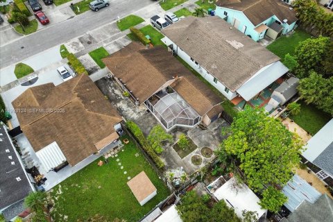 Casa en venta en Miami, Florida, 3 dormitorios, 115.57 m2 № 2058176 - foto 11