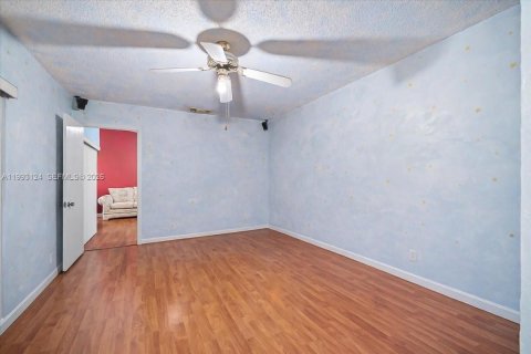 Casa en venta en Miami, Florida, 3 dormitorios, 115.57 m2 № 2058176 - foto 22