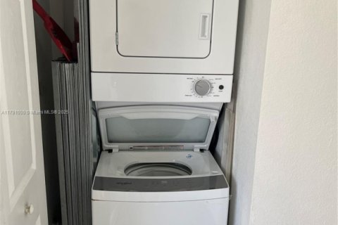 Copropriété à vendre à Miami, Floride: 2 chambres, 87.33 m2 № 2012168 - photo 19