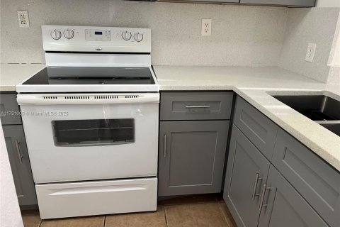 Copropriété à vendre à Miami, Floride: 2 chambres, 87.33 m2 № 2012168 - photo 4