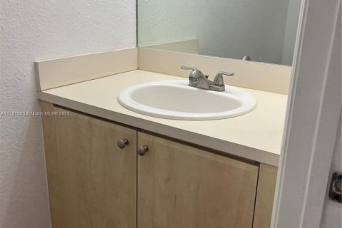 Copropriété à vendre à Miami, Floride: 2 chambres, 87.33 m2 № 2012168 - photo 13