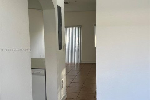 Copropriété à vendre à Miami, Floride: 2 chambres, 87.33 m2 № 2012168 - photo 11