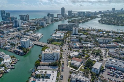 Propiedad comercial en venta en Miami Beach, Florida, 439.61 m2 № 1997619 - foto 21