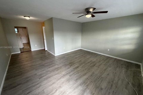 Copropriété à louer à North Miami Beach, Floride: 1 chambre, 60.67 m2 № 2000113 - photo 2