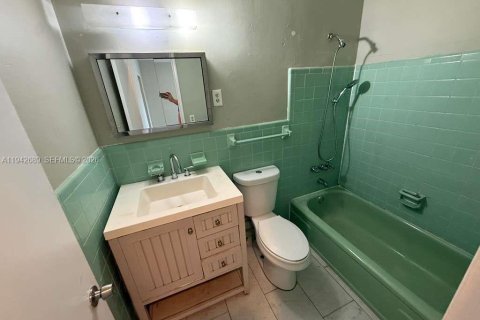 Copropriété à louer à North Miami Beach, Floride: 1 chambre, 60.67 m2 № 2000113 - photo 3