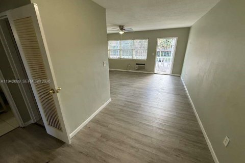 Copropriété à louer à North Miami Beach, Floride: 1 chambre, 60.67 m2 № 2000113 - photo 7