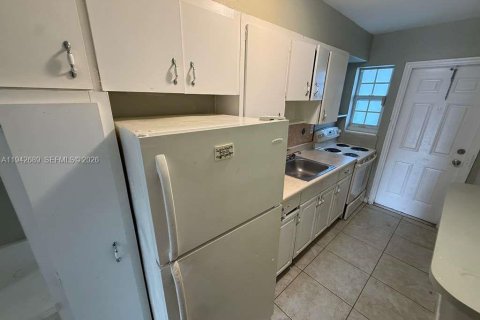 Copropriété à louer à North Miami Beach, Floride: 1 chambre, 60.67 m2 № 2000113 - photo 10