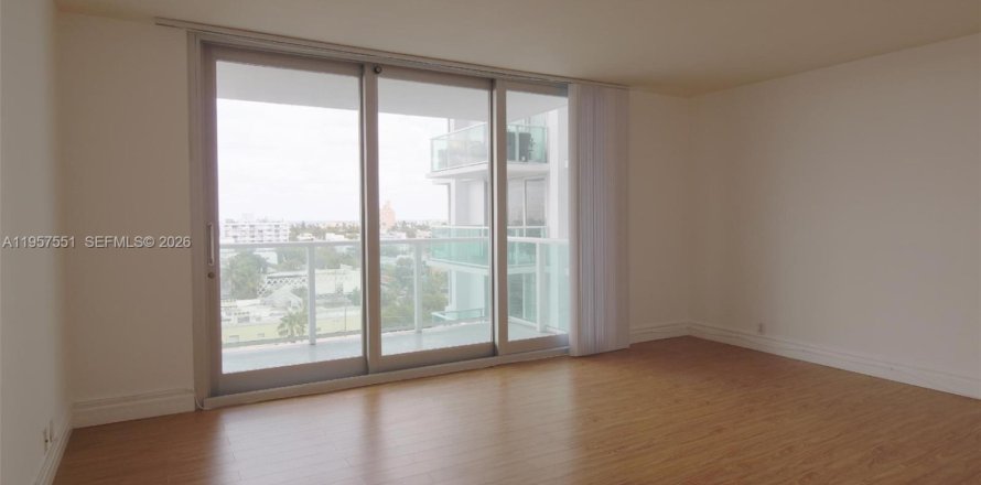 Studio à Condo à Miami Beach, Floride  № 2011484