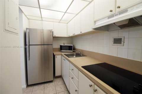 Copropriété à louer à Miami Beach, Floride: 50.45 m2 № 2011484 - photo 4