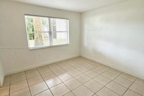 Condominio en alquiler en Sunrise, Florida, 2 dormitorios, 87.7 m2 № 2017912 - foto 12